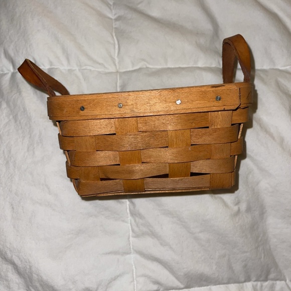 Longaberger Basket Tea with Leather Handles - Picture 3 of 4